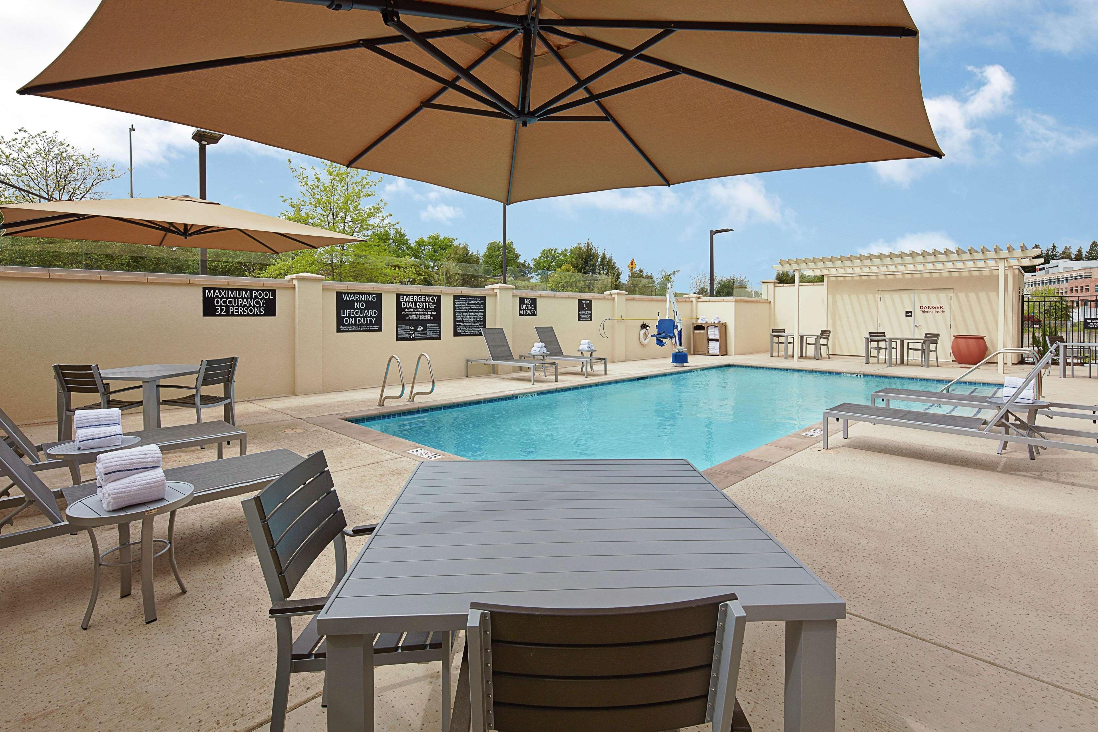 Hampton Inn & Suites Sacramento At Csus מראה חיצוני תמונה